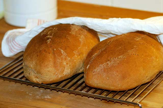 Хлеб можно приготовить и из пресного бездрожжевого теста